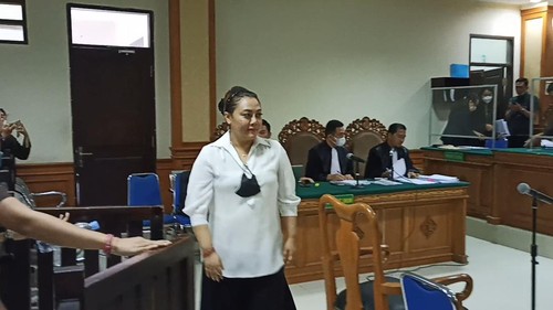 Eka Wiryastuti usai menjalani sidang lanjutan dugaan suap pengurusan DID Tabanan tahun anggaran 2018 dengan agenda pembacaan eksepsi, Kamis (23/6/2022)