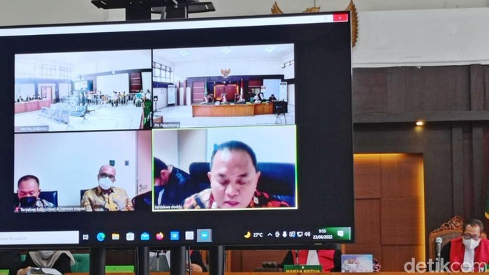 Sidang pledoi Dodi Reza Alex Noerdin.