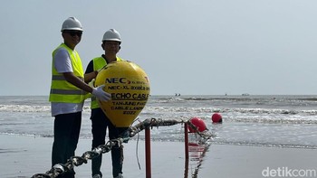 SKKL Echo ini merupakan proyek bersama antara induk perusahaan Facebook Meta, Google, dan XL Axiata. Total panjang SKKL ini 15 ribu km yang membentang dari Singapura, Indonesia, Guam, sampai ke Eureka, California, AS. Foto: Agus Tri Haryanto/Detikcom