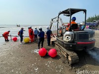 XL Axiata menarik kabel bawah laut Sistem Komunikasi Kabel Laut (SKKL) Echo yang menghubungkan secara langsung antara Indonesia dan Amerika Serikat.