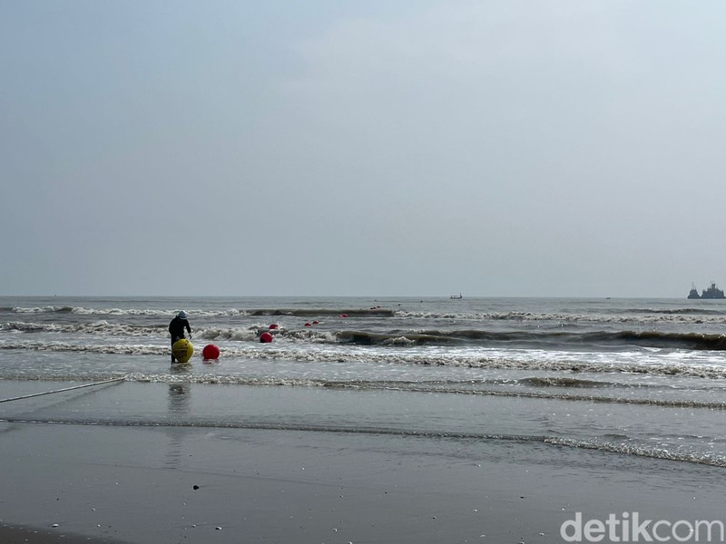 XL Axiata menarik kabel bawah laut Sistem Komunikasi Kabel Laut (SKKL) Echo yang menghubungkan secara langsung antara Indonesia dan Amerika Serikat.