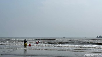 Setelah beberapa bulan masa pembangunan dan penempatan di bawah bawah laut, SKKL Echo akhirnya berlabuh di Tanjung Pakis, Kabupaten Karawang, Jawa Barat. Foto: Agus Tri Haryanto/Detikcom