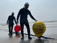 XL Axiata menarik kabel bawah laut Sistem Komunikasi Kabel Laut (SKKL) Echo yang menghubungkan secara langsung antara Indonesia dan Amerika Serikat.