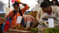 Kekurangan makanan, bahan bakar, dan kebutuhan pokok yang berkepanjangan berisiko mengintensifkan protes dan dapat menghambat stabilitas politik lebih lanjut. AP Photo/Eranga Jayawardena