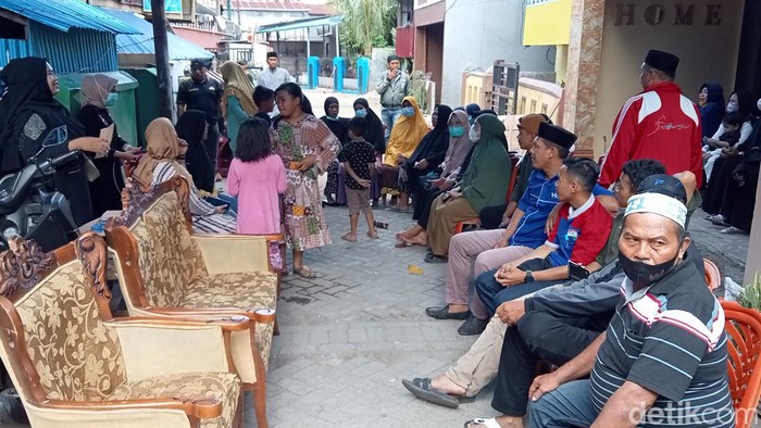 Suasana rumah duka kasus kakek di Makassar bunuh anak kandung pakai balok (detikSulsel/Muh Ishak Agus).