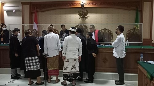 Suasana saat sidang pemeriksaan saksi perkara korupsi DID Tabanan dengan Terdakwa I Dewa Nyoman Wiratmaja di Pengadilan Tipikor Denpasar, Kamis (23/6/2022)