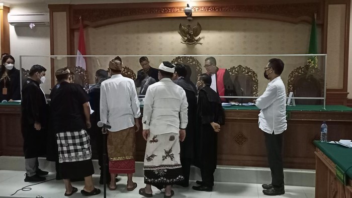 Suasana saat sidang pemeriksaan saksi perkara korupsi DID Tabanan dengan Terdakwa I Dewa Nyoman Wiratmaja di Pengadilan Tipikor Denpasar, Kamis (23/6/2022)