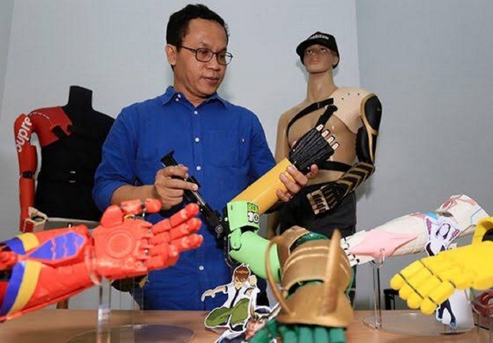 Departemen Desain Produk Industri (Despro) ITS membuat gerakan seribu tangan palsu.