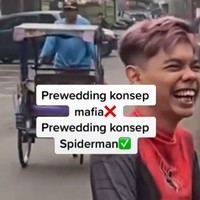 Pria yang berusia 21 tahun ini menceritakan kesulitan saat pengambilan gambar,Kesulitannya karena clientnya agak lumayan humoris. Jadi ketika mau membuat adegan serius agak susah malah jadi lucu, pada akhirnya dibuatkan videonya seolah-olah mirip parodi, pungkasnya. Foto: Dok. TikTok @badlanbamon.