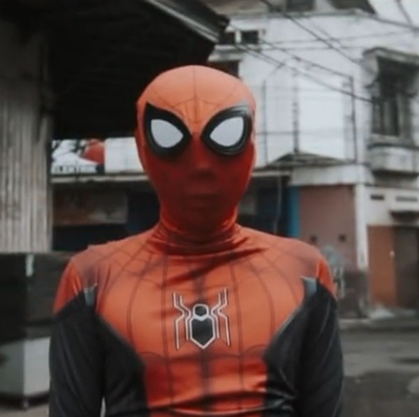 7 Foto Prewedding Viral ala Spiderman, Awalnya Keren Endingnya Bikin Ngakak
