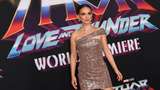 Tatap Mata, Senyum dan Postur Sempurna Natalie Portman