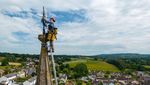 Berani, Petugas Konservasi Panjat Tower Gereja Setinggi 37 Meter
