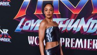 Bersama dengan bintang Thor: Love and Thunder lainnya, Tessa Thompson menghadiri world premiere film tersebut di El Capitan Theatre, Los Angeles. (Foto: Getty Images/Jon Kopaloff)