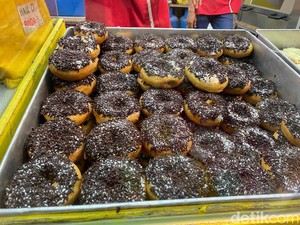 7 Jajanan yang Wajib Dicicipi di PRJ, Ada American Donat dan Baby Crab