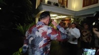AHY tampak memberi hormat ke Prabowo saat tiba. (Rakha-detikcom)