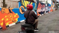 Pengerjaan mural ini dilakukan selama tiga hari sejak Senin (20/6) sampai Rabu (22/6).