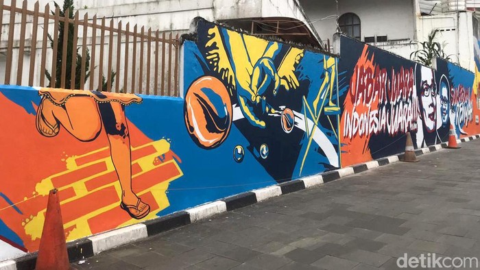 Asyik! Sukabumi Punya Spot Foto Baru Nih, Di Sini Lokasinya Mural menghiasi kawasan terintegrasi Alun-alun Kota Sukabumi dan Lapang Merdeka. Mural warna-warni itu jadi spot baru untuk berswafoto. Ini penampakannya.