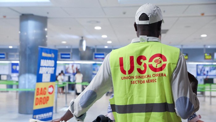 Members of the USO union protest outside Adolfo Suarez Madrid-Barajas Airport, on the first day the airlines Spanish cabin crew go on strike in Madrid, Spain, June 24, 2022. REUTERS/Isabel Infantes