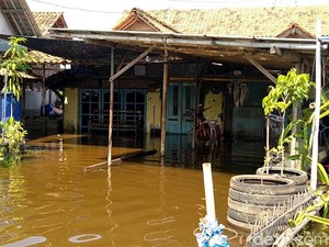 Tanggul Sungai Weduri Pekalongan Jebol, 3 Desa Terendam Banjir Rob
