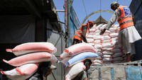 Bantuan yang dikirimkan berupa makanan, tenda, selimut, hingga obat-obatan.