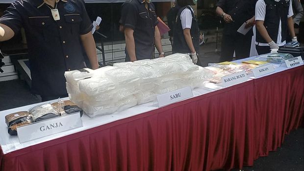 Barang bukti narkoba senilai Rp 56 miliar milik DPO bule Australia, Jumat (24/6/2022).