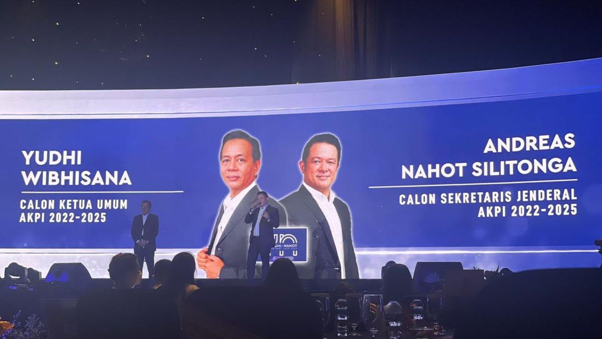 Semiz ayol vites qutisi bilan onanizm qiladi