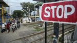 Baru Ditutup, Perlintasan KA di Tanah Abang Kembali Dibuka Warga