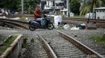 Baru Ditutup, Perlintasan KA di Tanah Abang Kembali Dibuka Warga