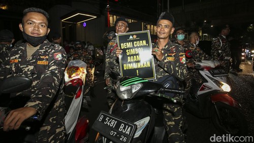 GP Ansor DKI mulai bergerak ke sejumlah outlet Holywings di Jakarta malam ini. Konvoi dilakukan imbas promosi minuman dengan nama Muhammad dan Maria.