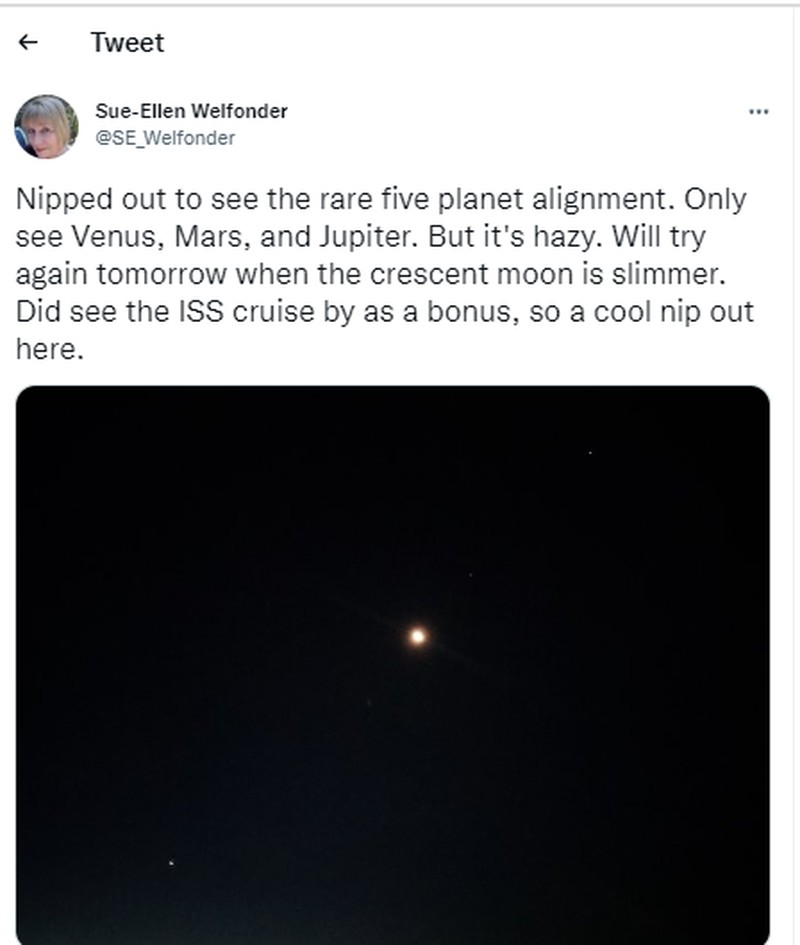 Fotoinet netizen planet sejajar