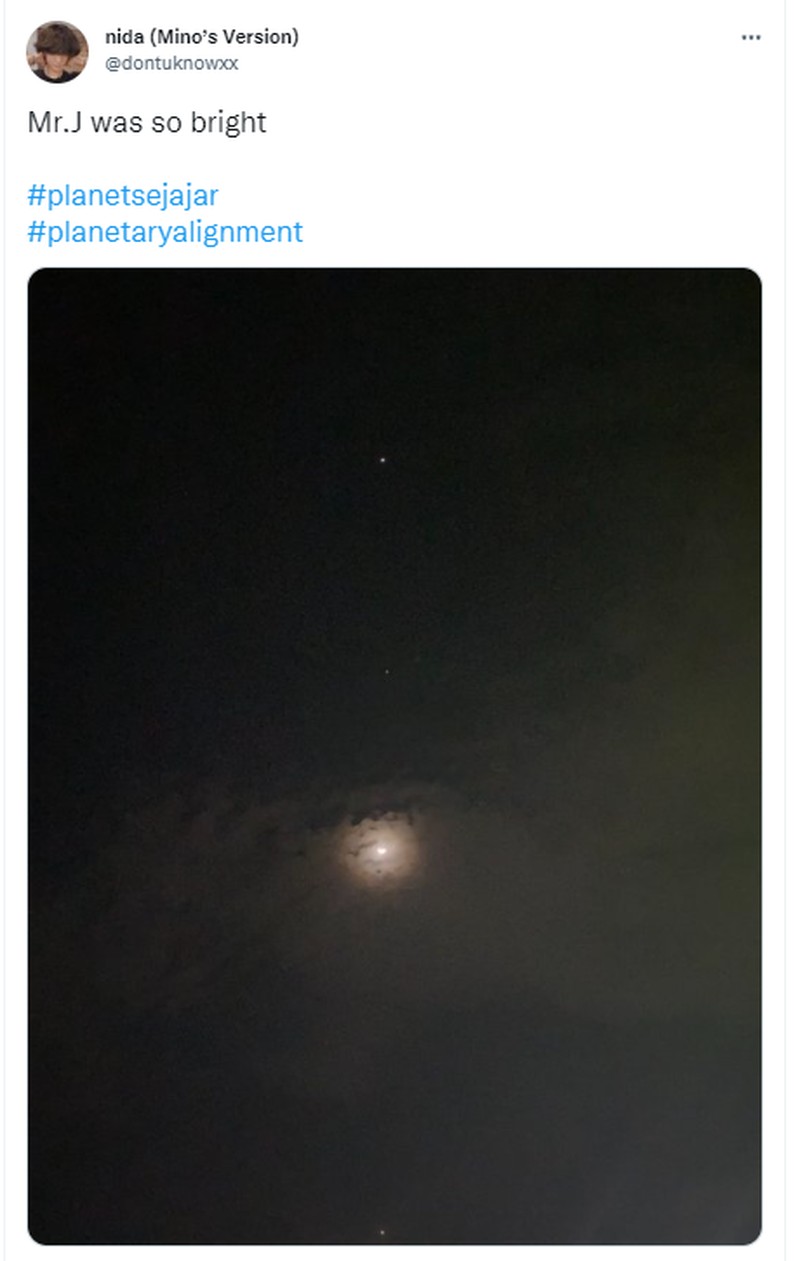 Fotoinet netizen planet sejajar