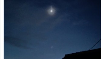 Lalu, diakhiri dengan konfigurasi dengan susunan yang sama dengan pertama, yakni Merkurius, Venus, Uranus, Mars, Jupiter, dan Saturnus pada 28-30 Juni 2022. Foto: Screenshot Twitter