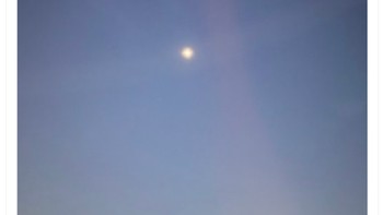 Nah, formasi sejajar dari kelima planet dan Bulan itu akan tampak paling sempurna pada 23-24 Juni. Jadi bisa disaksikan pada subuh tadi. Foto: Screenshot Twitter