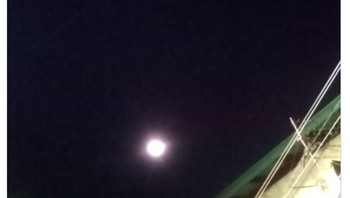 Baik netizen di Indonesia dan luar negeri ramai menyaksikan fenomena langka planet sejajar.  Foto: Screenshot Twitter