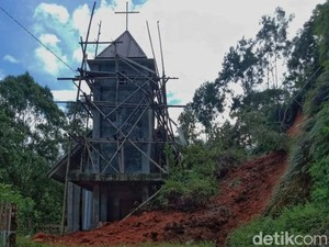 Gereja Katolik di Toraja Utara Diterjang Longsor, Bangunan Rusak Berat