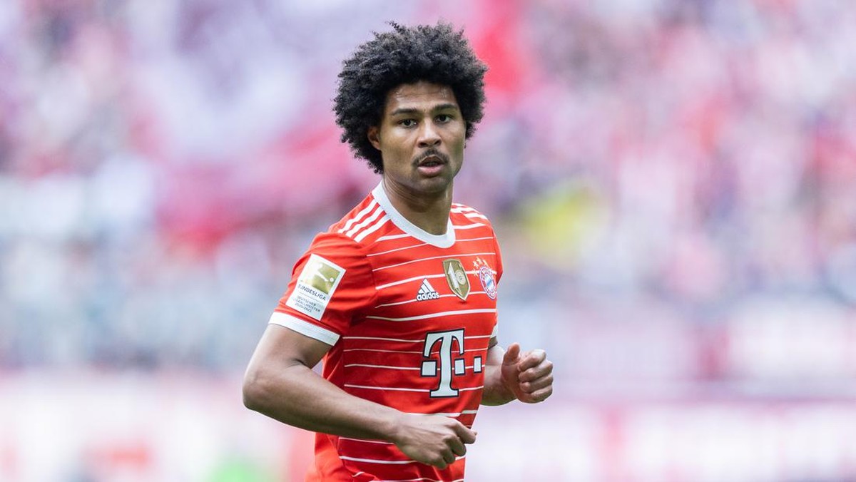 Bayern Munich masih ingin mempertakanhan Serge Gnabry. (Foto: Getty Images/Boris Streubel)