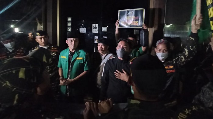 GP Ansor DKI Segel 3 Outlet Holywings, Minta Penutupan Permanen