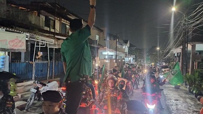 GP Ansor DKI mulai bergerak mendatangi sejumlah outlet Holywings di Jakarta malam ini. Konvoi dilakukan buntut Holywings promosikan minuman beralkohol dengan nama Muhammad dan Maria.