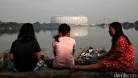 Stadion yang berdiri di atas lahan seluas 26,6 hektar ini berkapasitas penonton mencapai 82.000 orang.