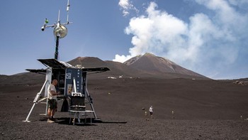 Robot yang diujicoba itu akan dikendalikan dari jarak jauh.