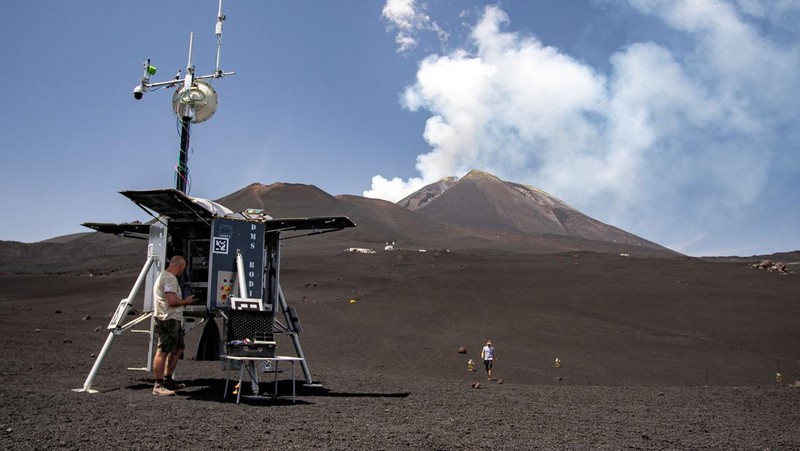 Para ilmuwan berlomba-lomba melakukan inovasi untuk penelitian di luar angkasa. Seperti yang dilakukan Badan Antariksa Eropa (ESA), mereka mulai melakukan ujicoba robot ruang angkasa.