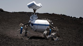 Robot yang dikendalikan dari jarak jauh itu untuk eksplorasi ruang angkasa masa depan.