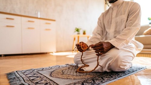 Jadwal sholat penting untuk diketahui agar dapat melaksanakan ibadah tepat waktu. Salat lima waktu terdiri dari waktu Subuh, Zuhur, Asar, Magrib, dan Isya.