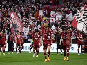 Setengah Musim J1 League 2022, Klub Iniesta Posisi Buncit