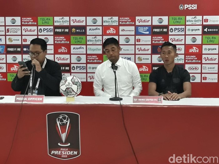 Jumpa pers Dewa United usai lawan Persis Solo dalam Piala Presiden 2022 di Stadion Manahan Solo, Jumat (24/6/2022).