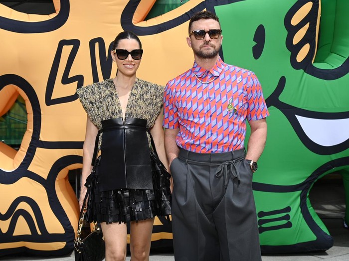 Justin Timberlake dan Jessica Biel di Fashion Show Louis Vuitton PARIS, FRANCE - JUNE 23: Jessica Biel and Justin Timberlake attend the Louis Vuitton Menswear Spring Summer 2023 show as part of Paris Fashion Week on June 23, 2022 in Paris, France. (Photo by Pascal Le Segretain/Getty Images For Louis Vuitton)