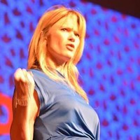 Justine mengatakan awal berkencan Elon masih merintis sebagai pengusaha sebelum jadi miliuner dalam semalam hingga bisa memiliki rumah mewah, mobil McLaren F1, dan pesawat kecil. Sempat bercanda Elon akan meninggalkannya untuk berkencan dengan model, tapi Elon akhirnya menikahi Justine pada 2000.Foto: Twitter Justine Wilson