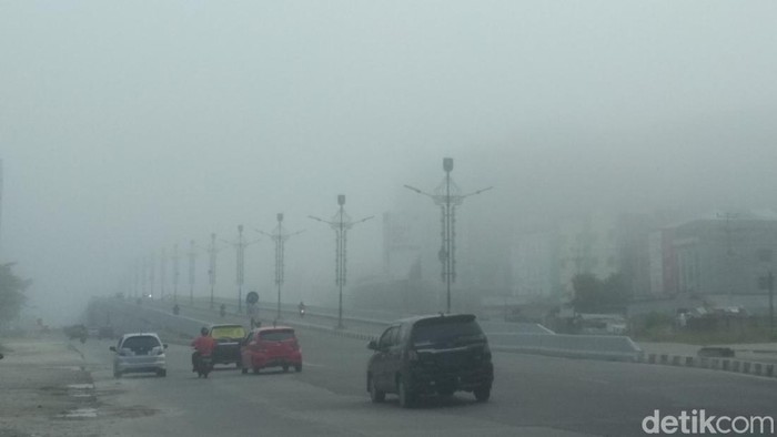Kabut tebal selimuti Pekanbaru.