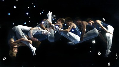 Keren... Begini Aksi Akrobatik Pesenam Trampolin