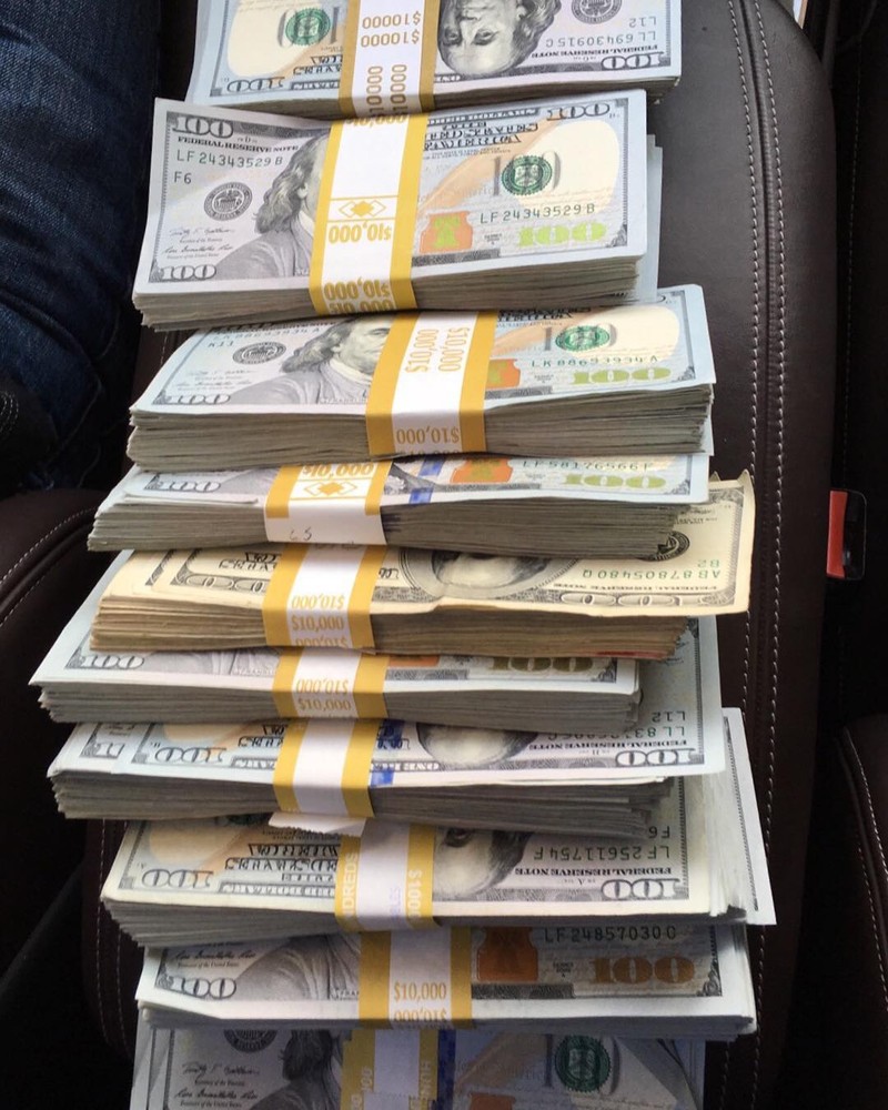 Di Instagram sudah memiliki 32,8 juta followers.